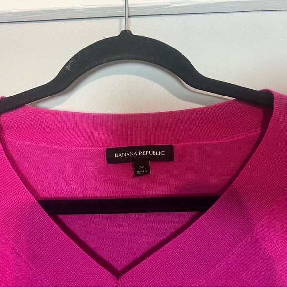 Banana Republic Pink Magenta V-Neck Merino Wool Sweater Womens Medium - Picture 5 of 7